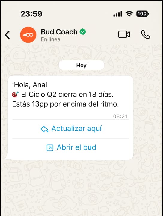 Mockup de WhatsApp mostrando la conversación del Bud Coach.